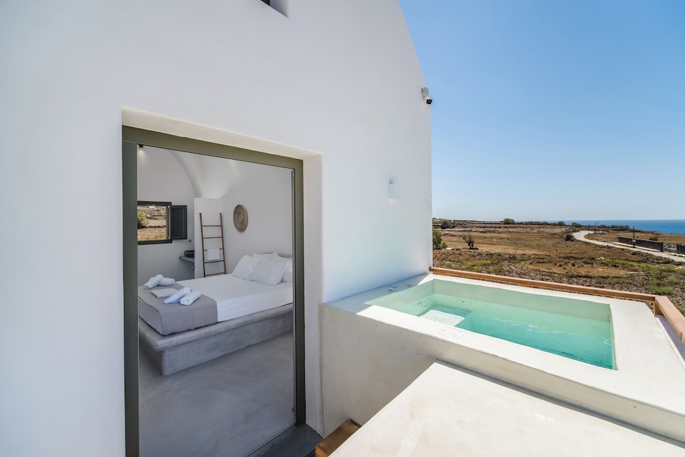 Amethyst Exclusive Suites Oia 49/72