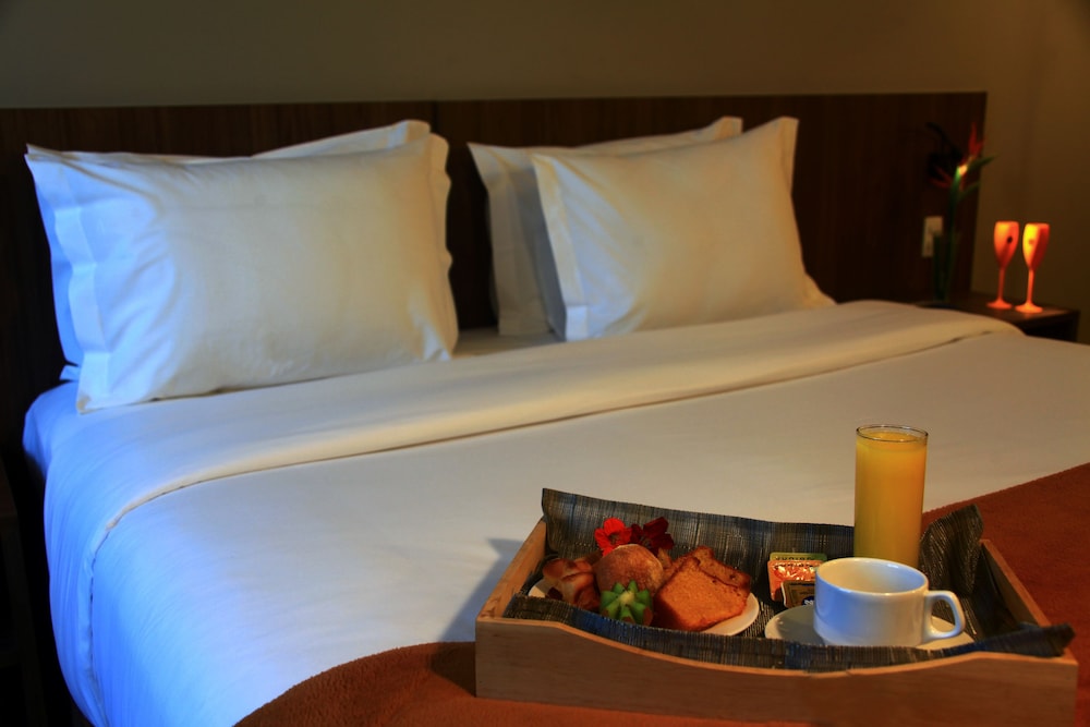 Bh Raja Hotel 8/46