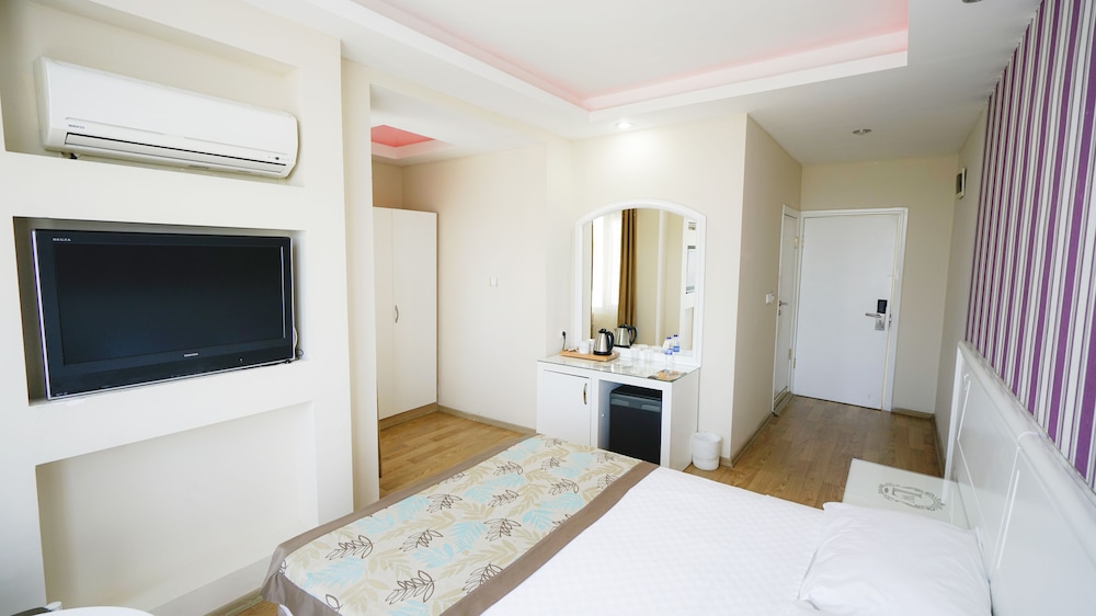 Lara World Hotel 4/34