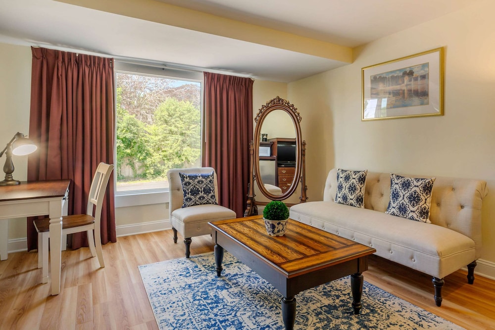 The Carriage House Inn Newport 31/44