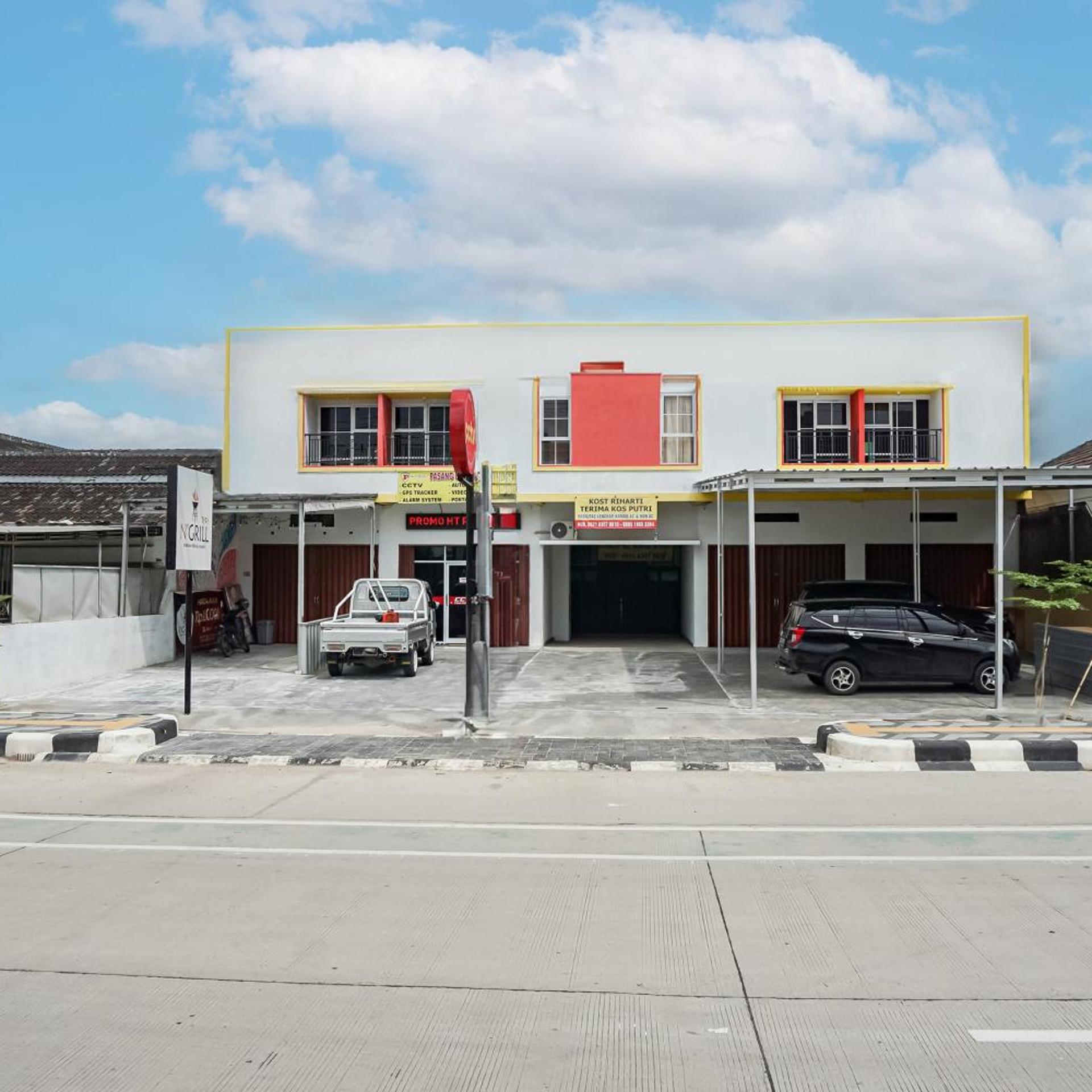 Hotel O Guest House Riharti Syariah 40/43