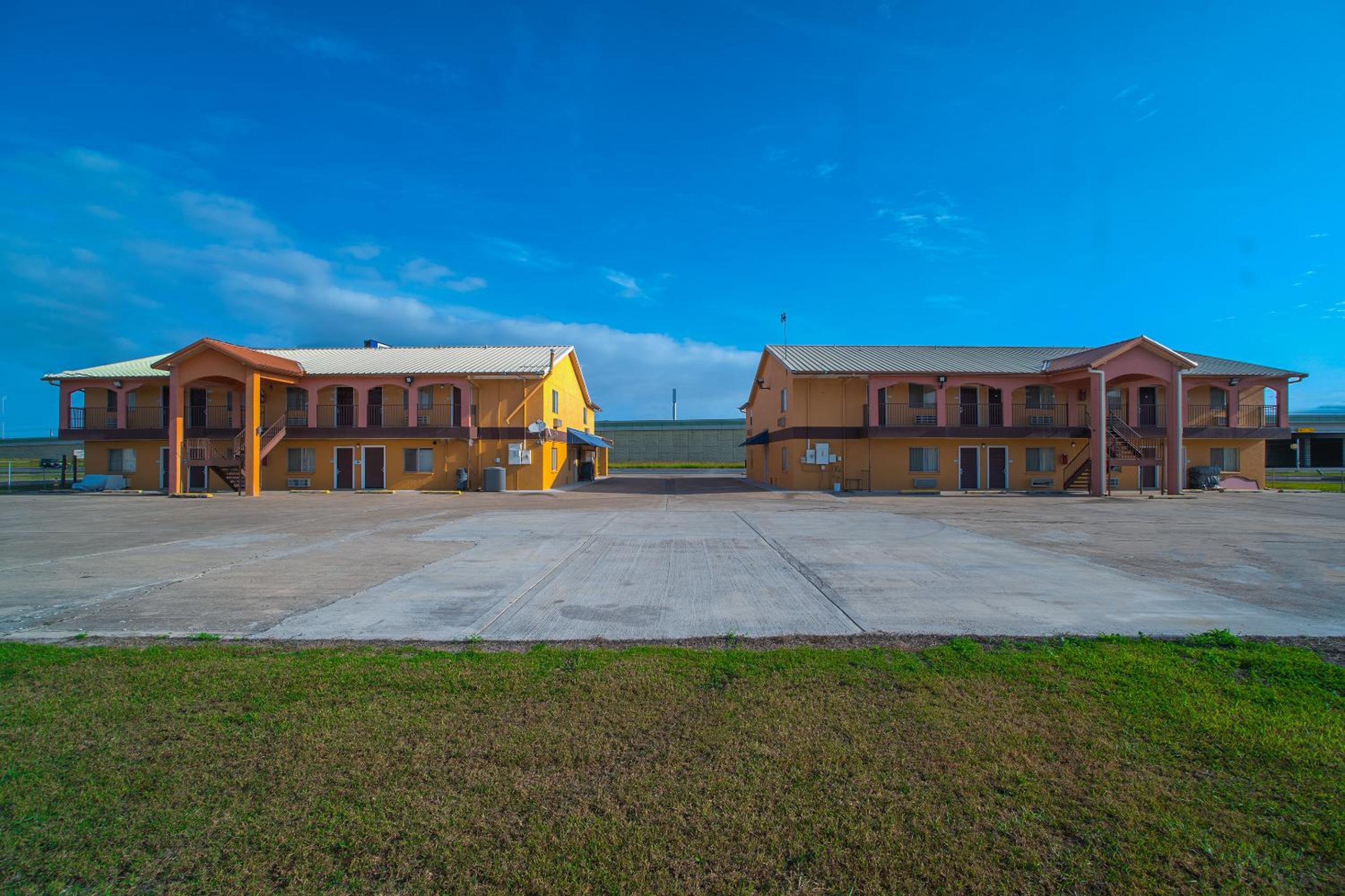 Executive Inn and Suites 46/50