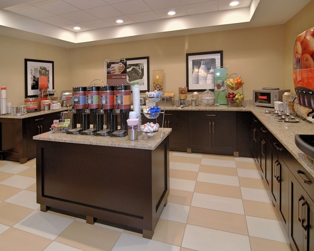 Hampton Inn Troy 26/28