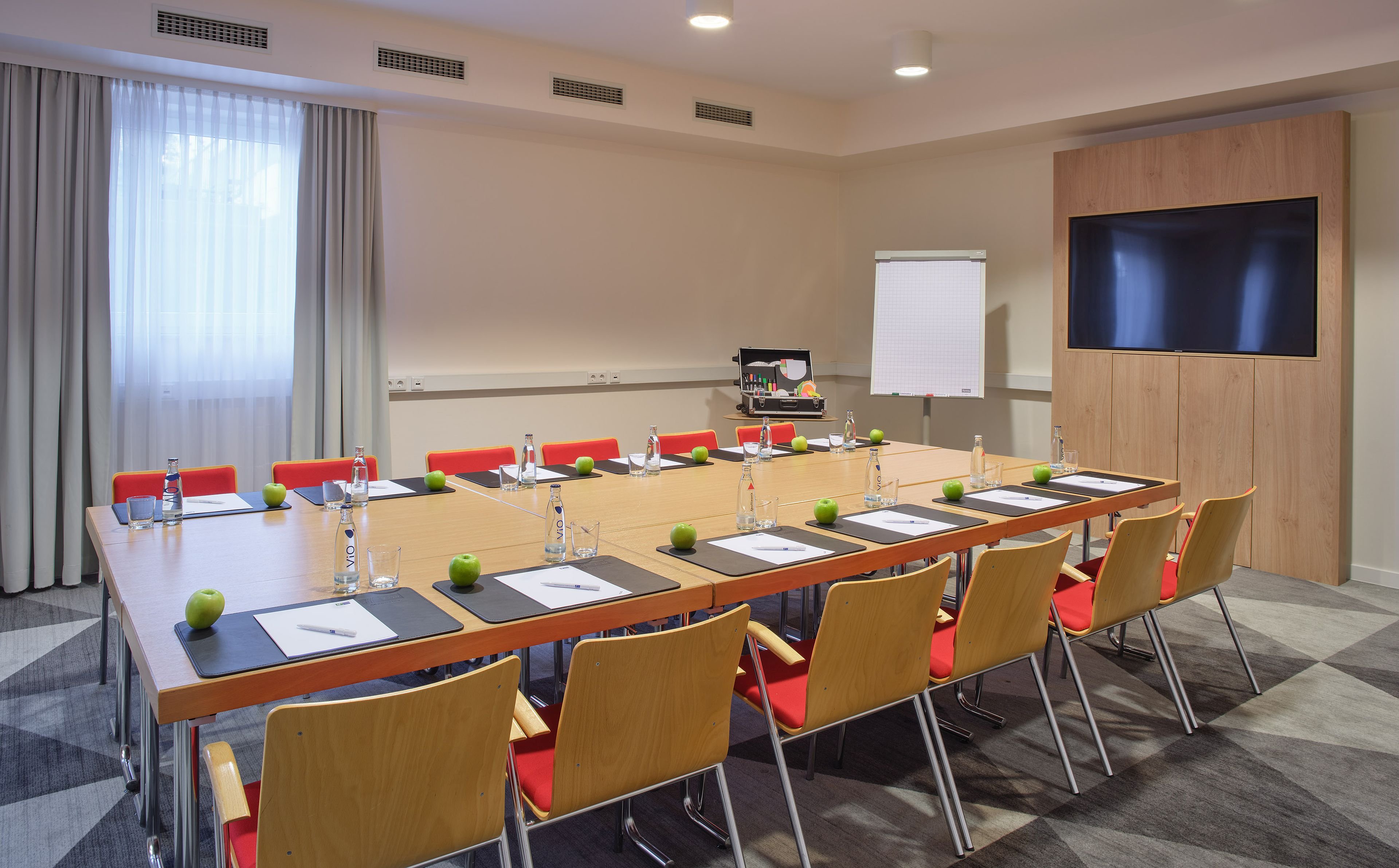HOLIDAY INN EXPRESS FRANKFURT AIRPORT 45/58