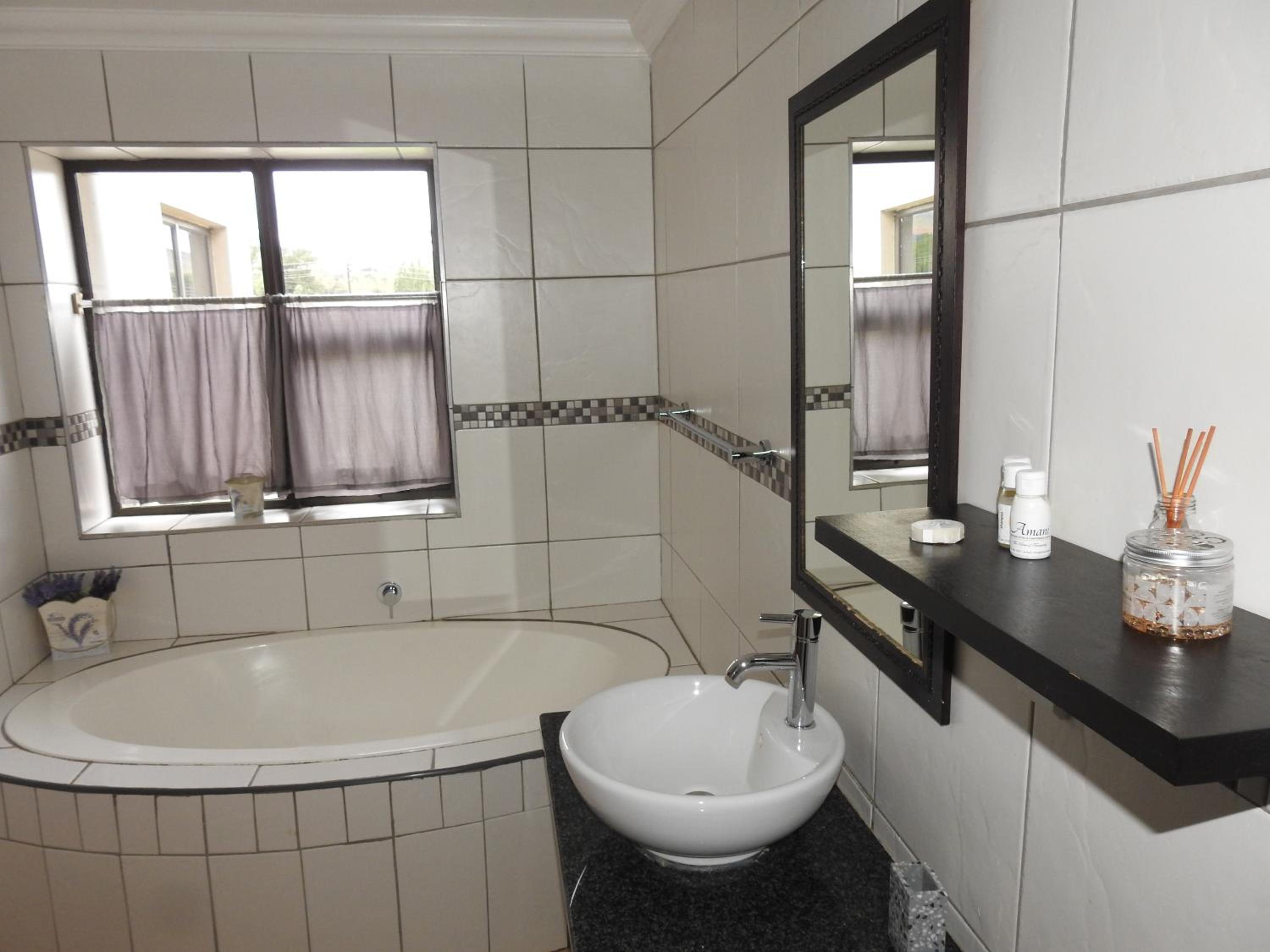 Amani Boutique Hotel 38/44