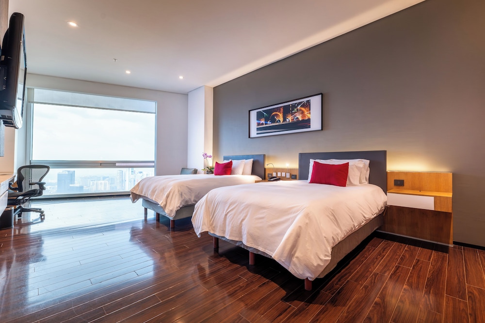 PREMIER, EXECUTIVE, 2 QUEEN BEDS