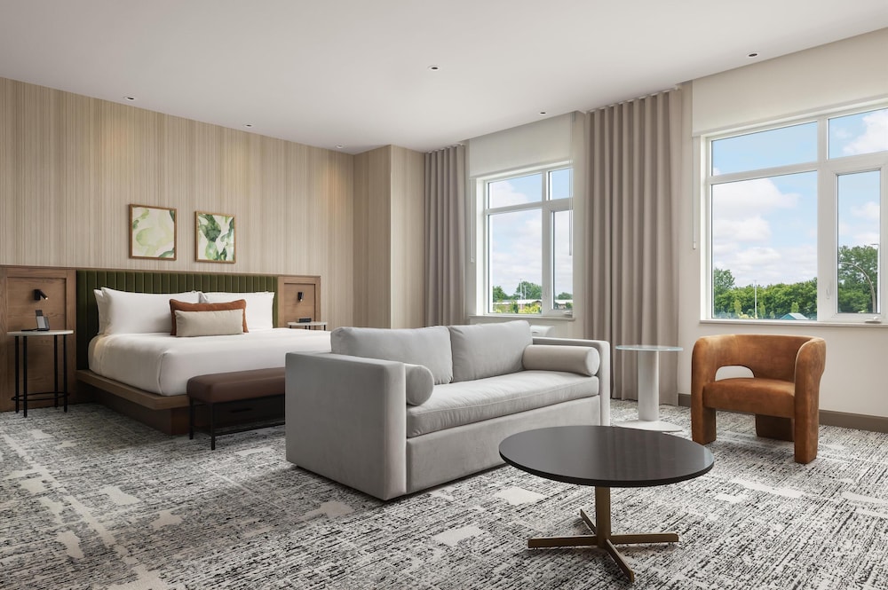 جناح جونيور بسرير كينج مع أريكة، Hotel Railwayparc Montreal, Tapestry Collection by Hilton 3/5