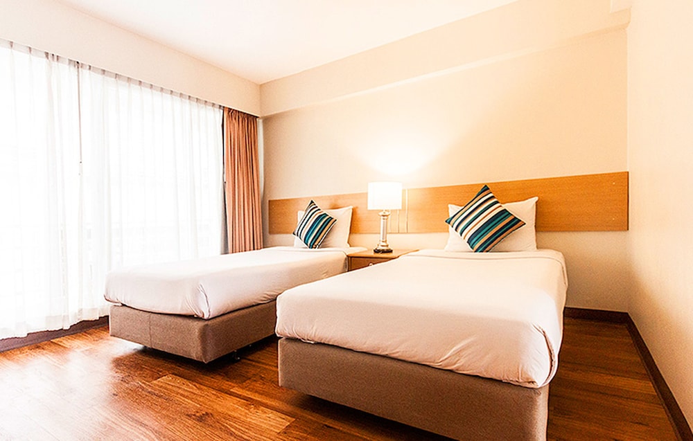 Samran Place Hotel 7/45