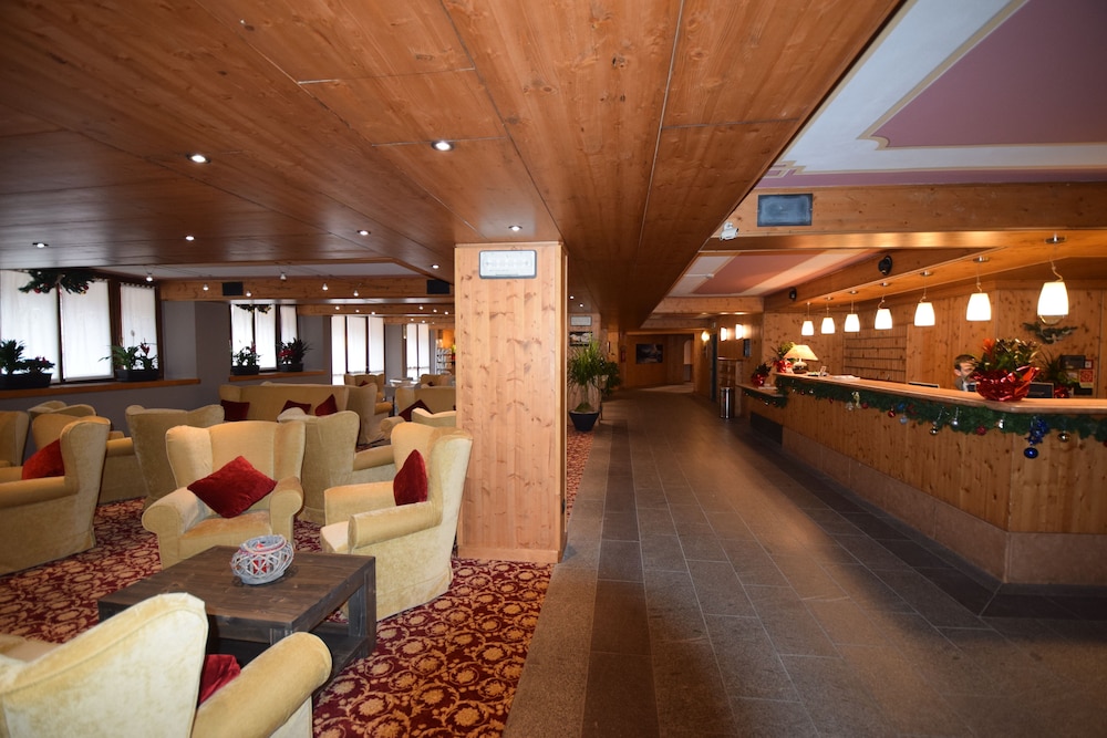 Hotel Piandineve 48/64