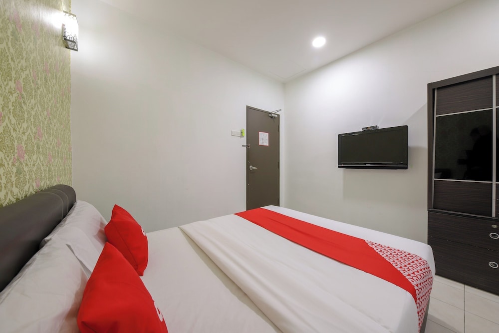 OYO 89497 Dream Nur Hotel 22/32