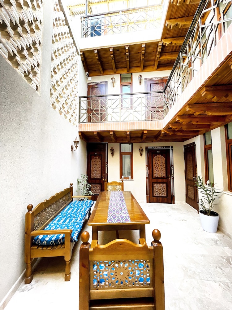 Bobosh Hotel 43/50