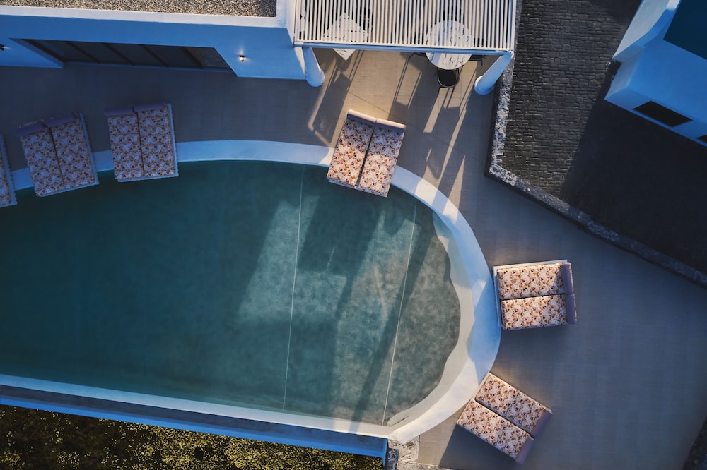 Cresanto Luxury Suites 32/60