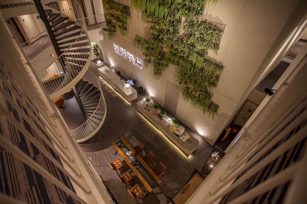 Hako Hotel (Mount Austin) 3/32