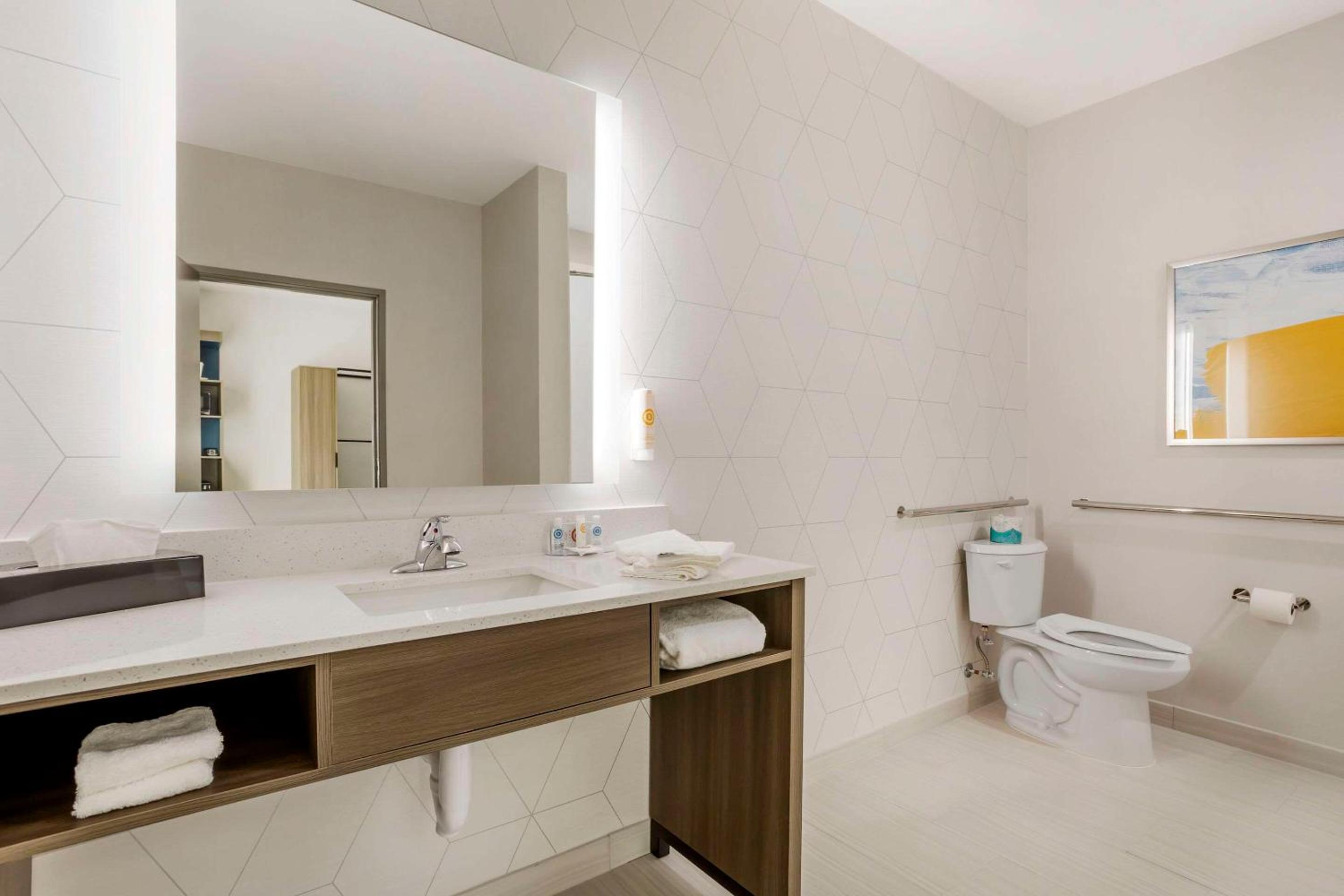 comfort inn and suites huntsville near university