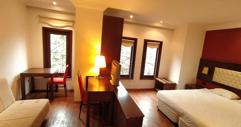 MANGANA KONAK HOTEL 42/64