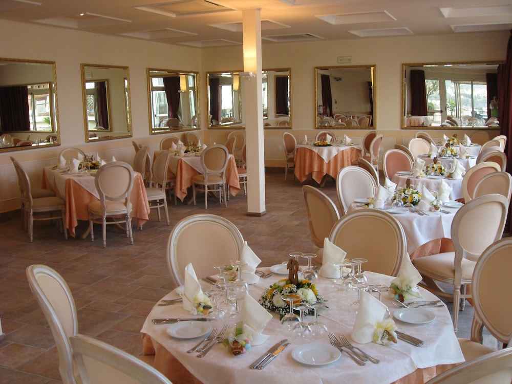 restaurant cafeteria