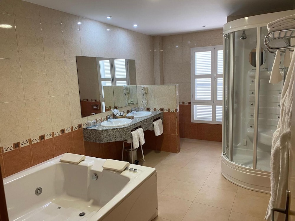 Gran Hotel Ciudad del Sur 25/26