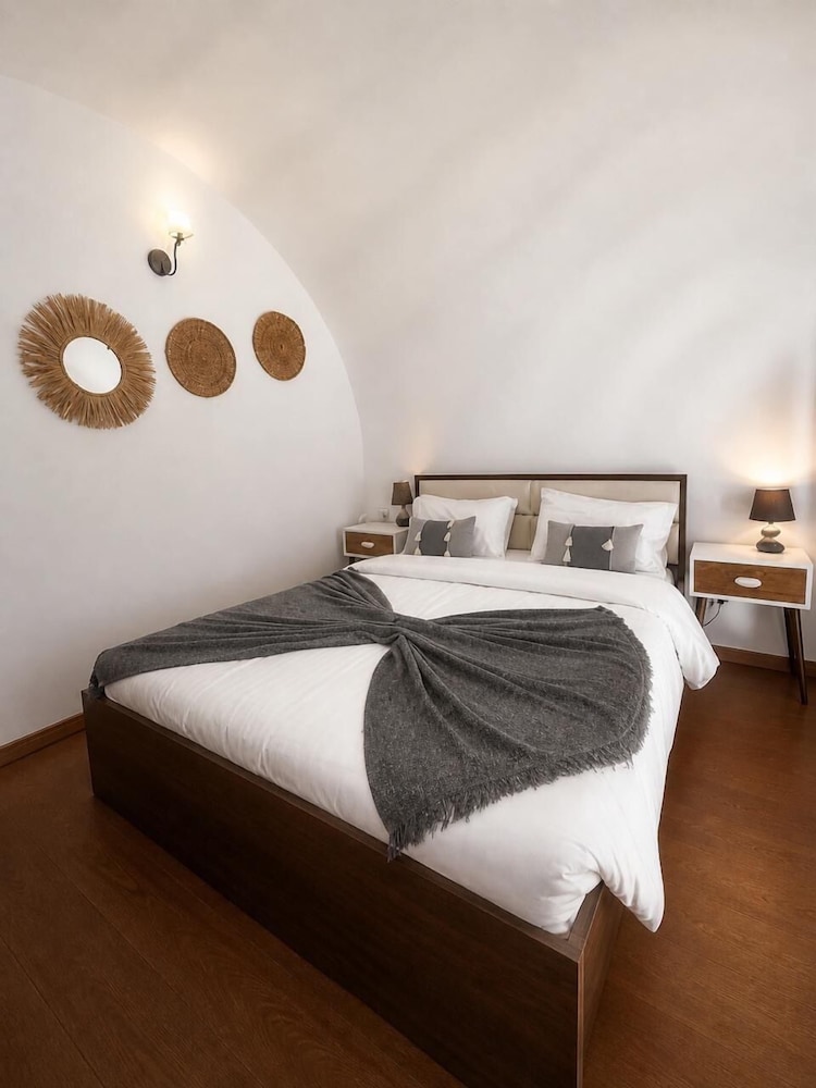 SIGNATURE, BUNGALOW