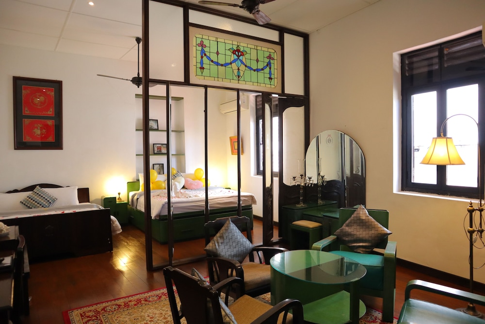 MUSEUM HOTEL 53/79
