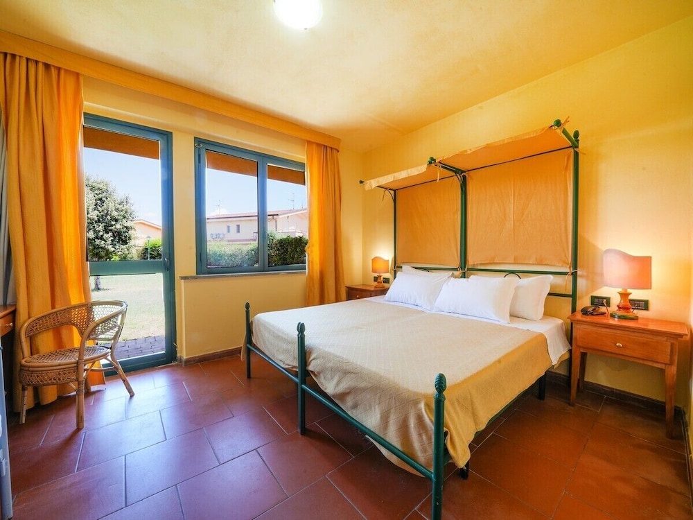 Marina Del Marchese Beach Resort 31/62