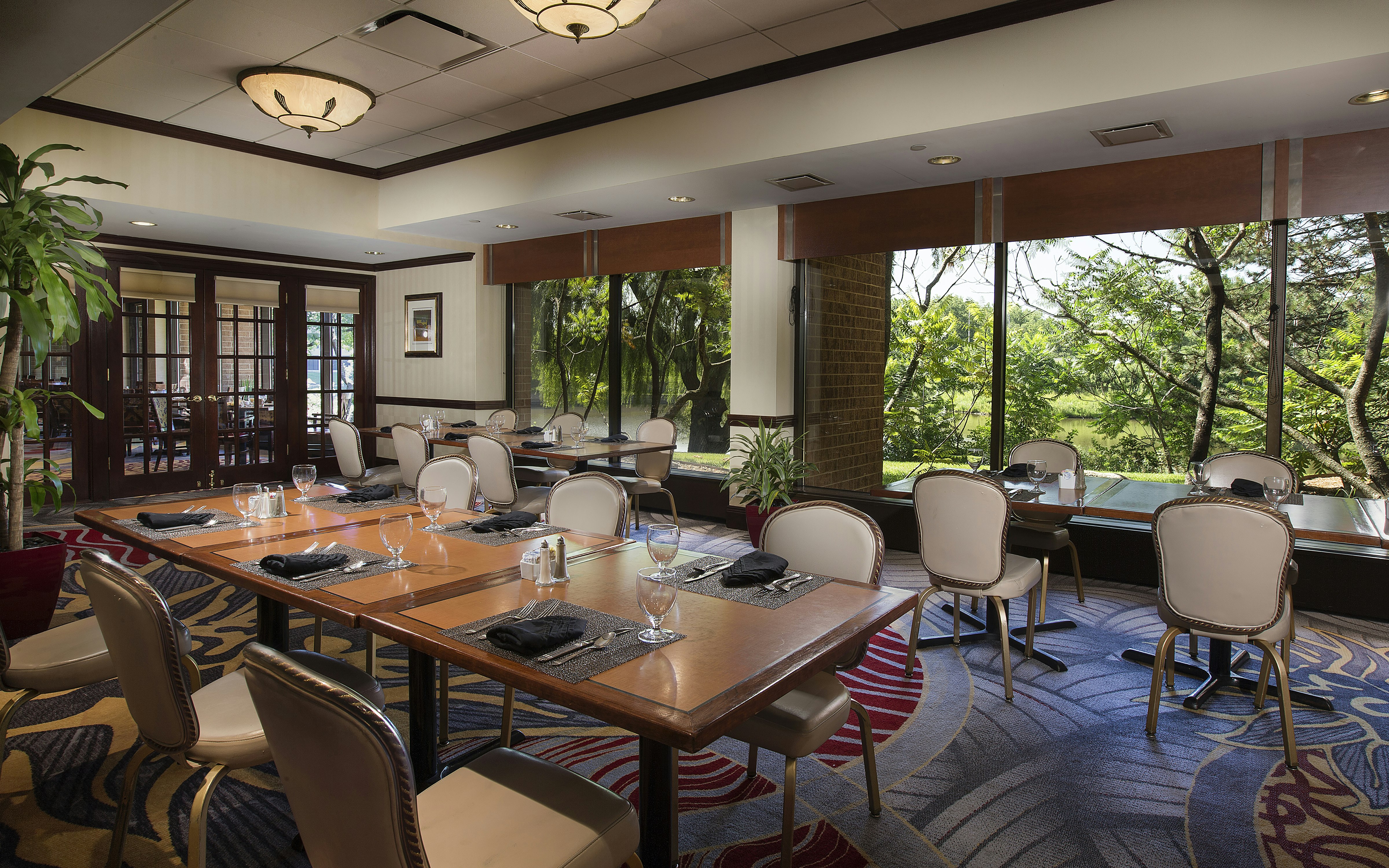 DoubleTree by Hilton Lisle Naperville 40/54