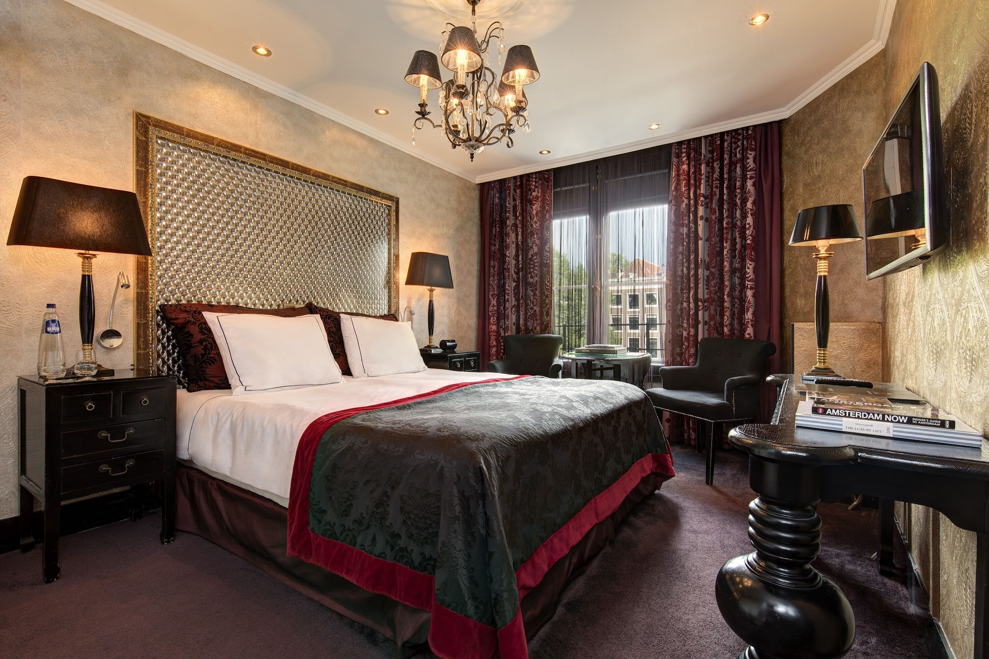 ROOM, DOUBLE BED