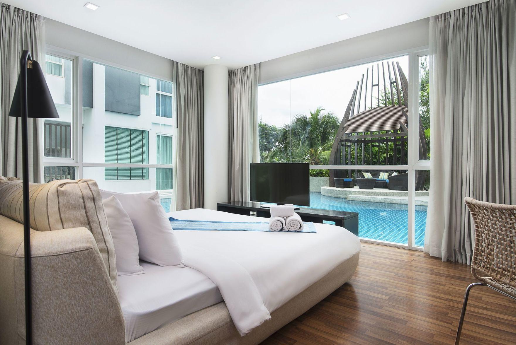 2 Bedrooms, Suite, Single Bed, Bathtub, Pool Access, Corner