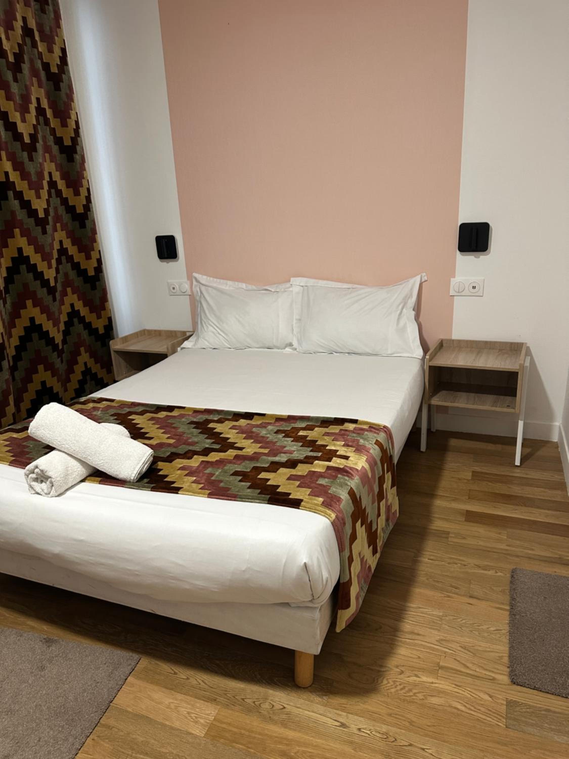 DELUXE, DOUBLE BED