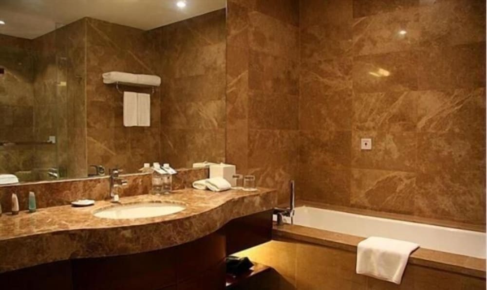 Grand Metropark Hotel Chongqing 32/33