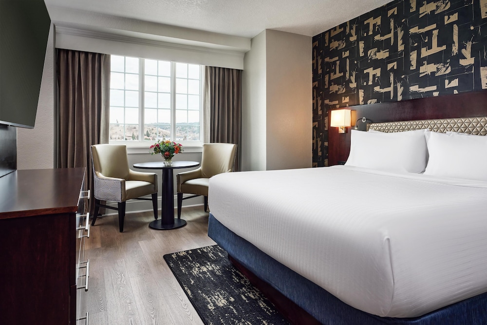 Bridal, Junior Suite, King Bed, Jetted Tub