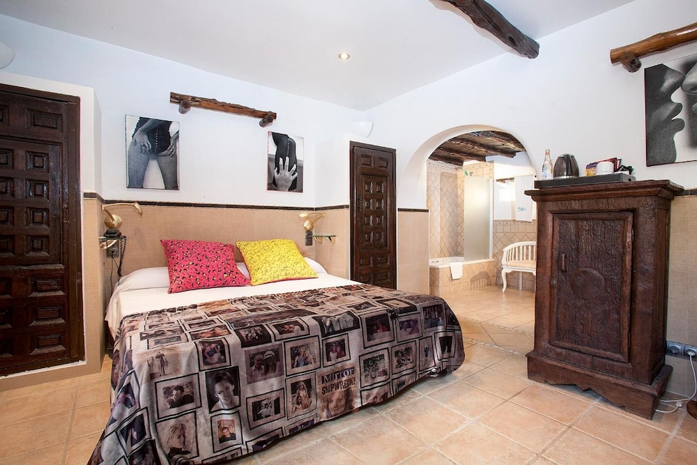 Pikes Ibiza - Adults Only 11/50