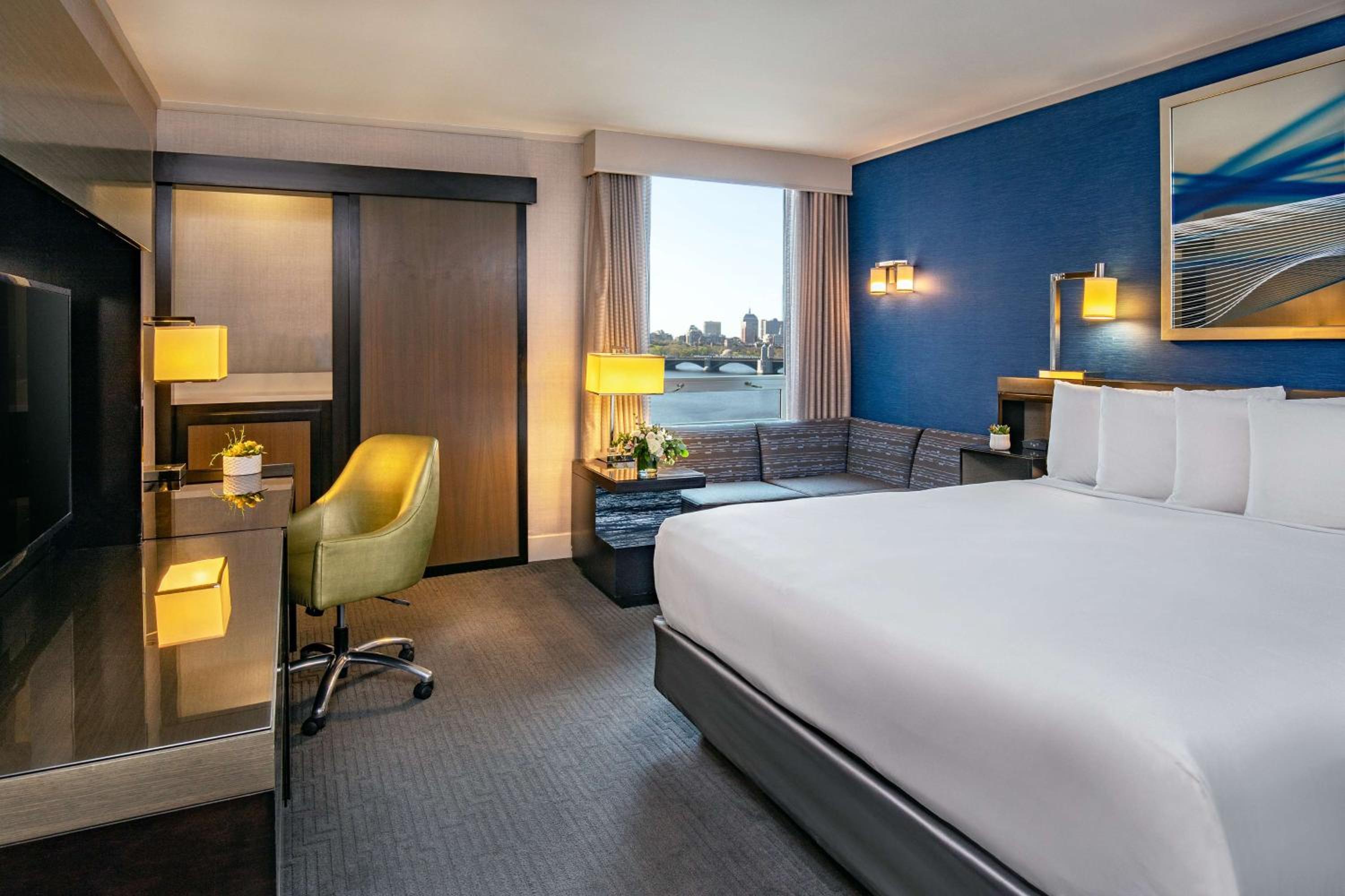 Room, King Bed, River View, West Tower