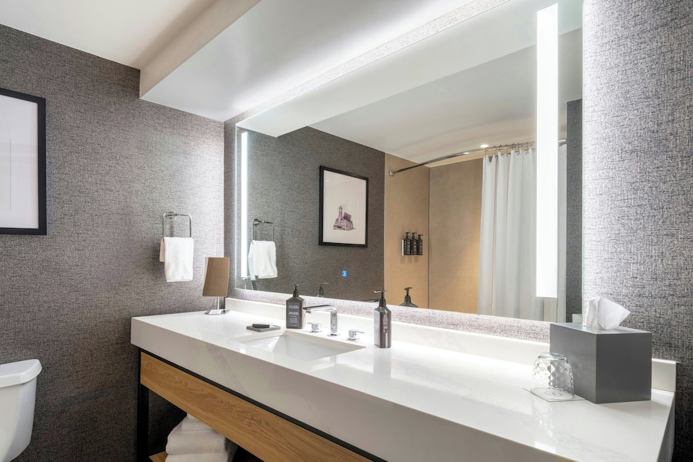 Sheraton Nashville Brentwood 50/50