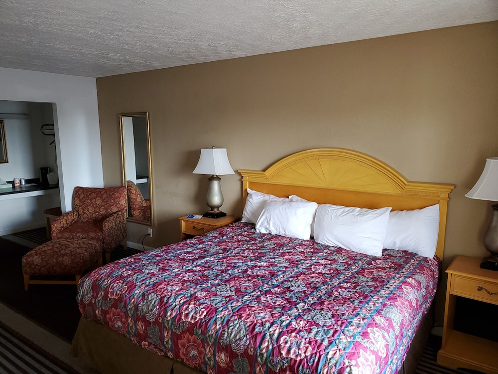 Rodeway Inn Brazil, IN 13/24