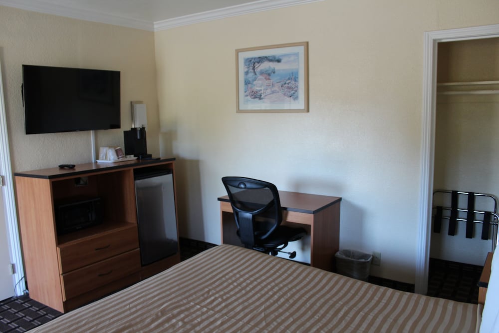 Riverside Inn & Suites Santa Cruz 33/56
