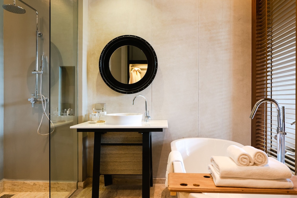 2 Bedrooms, Delight, Double and Twin Beds، Atta Lakeside Resort Suite 7/8