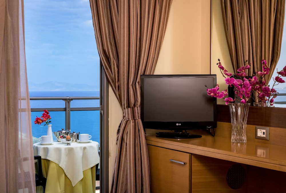 Manousos City Hotel 40/50