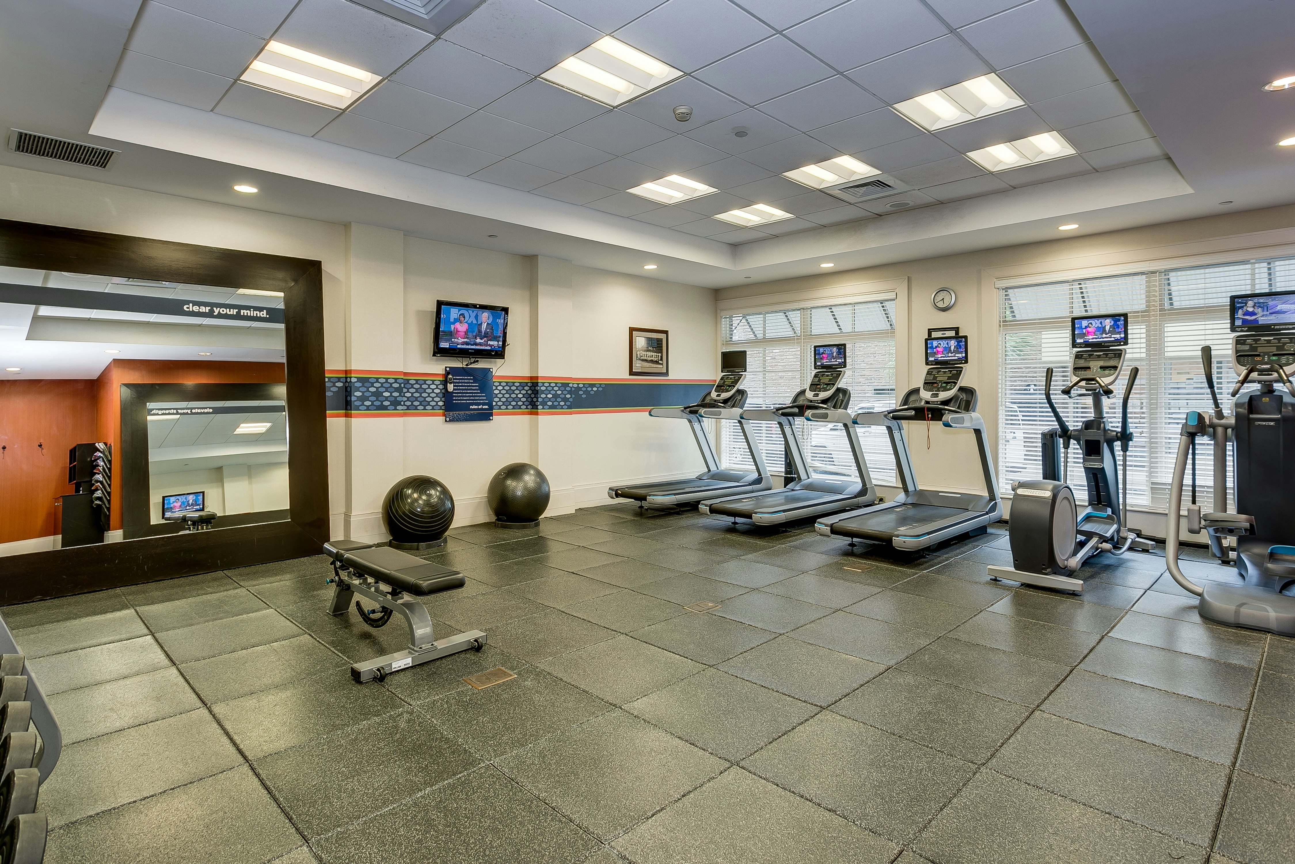 Hampton Inn & Suites Mobile- Downtown Historic District 28/56