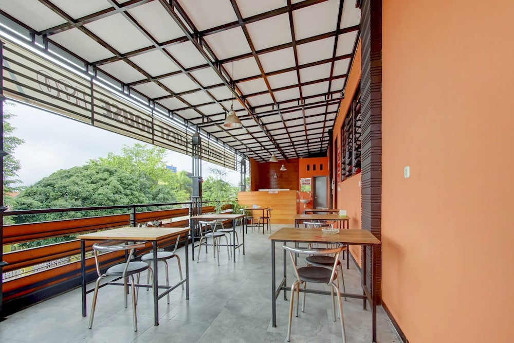 Super OYO Capital O 90151 Guest House 180 27/30