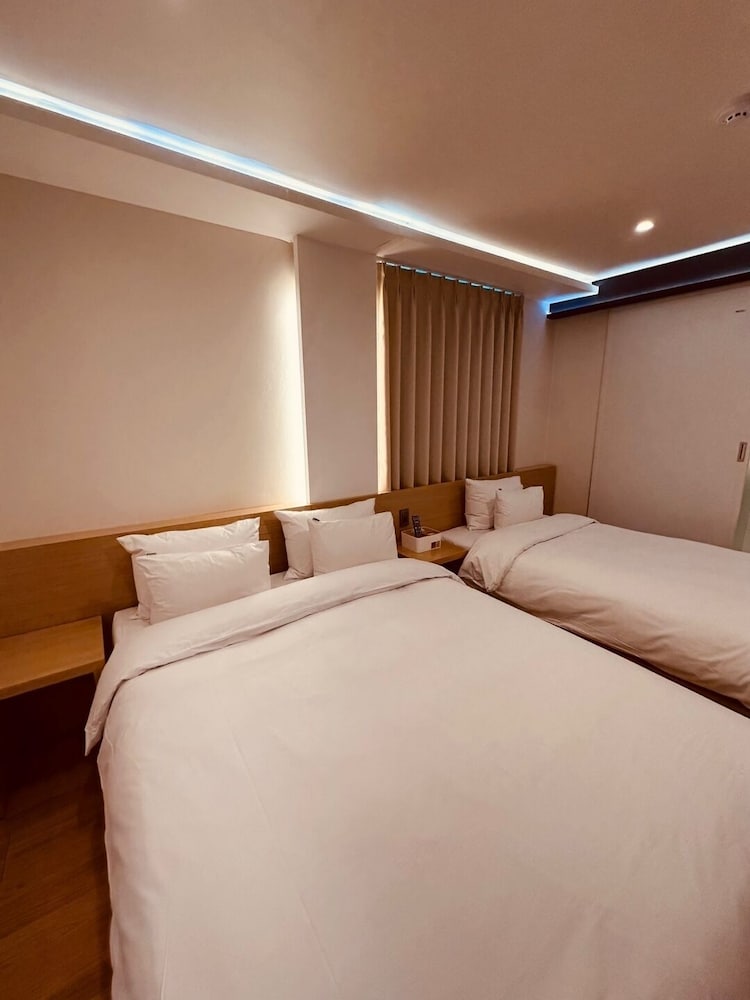 1962 Business Hotel 18/50