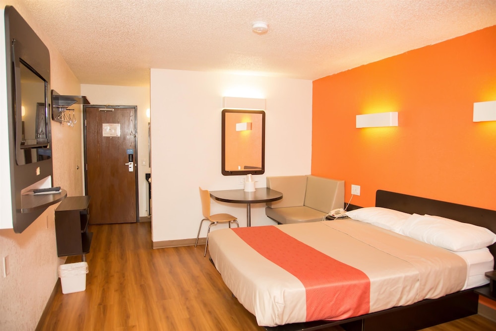 Motel6 Omaha, NE 8/55