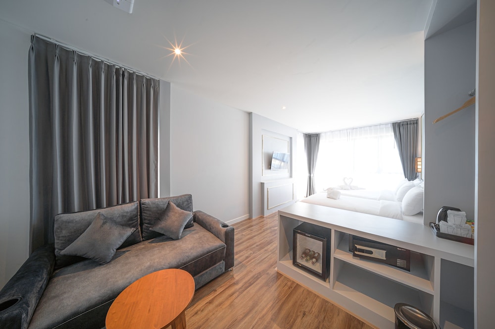 The Wing Boutique Hotel 36/39