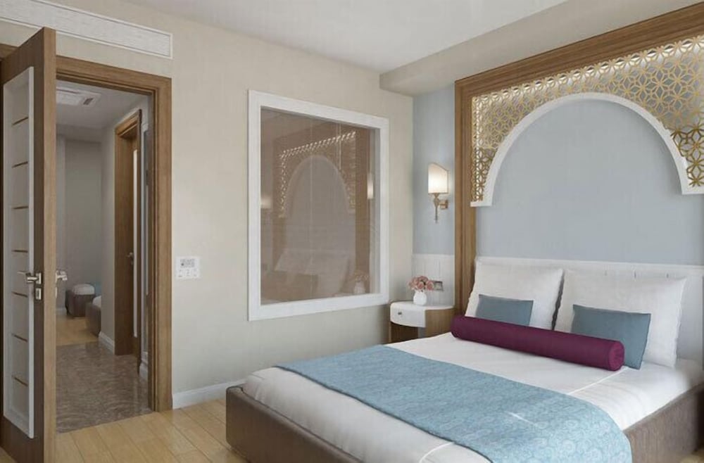 J Adore Deluxe Hotel Spa 14/50