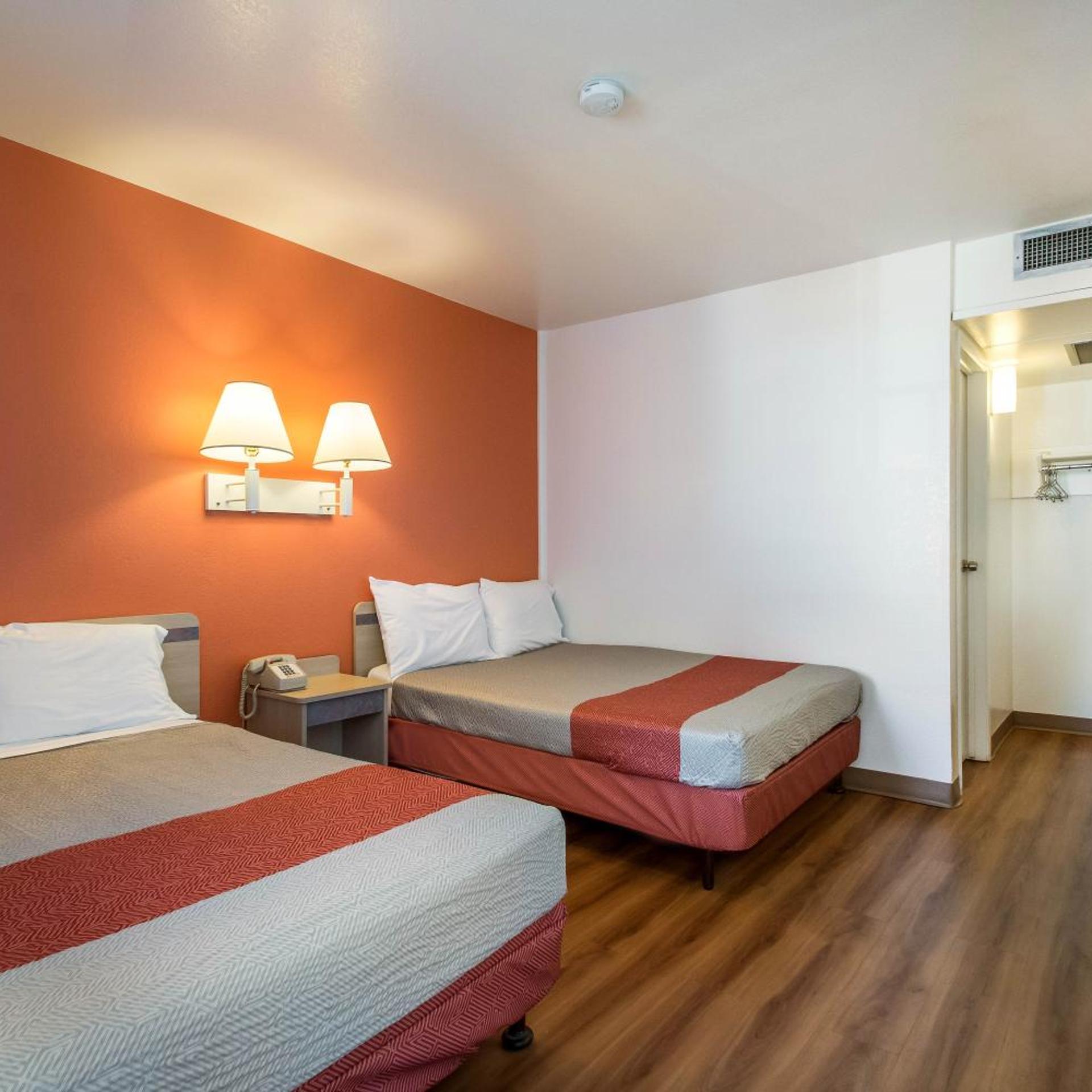 1 Full Bed - Non-Smoking