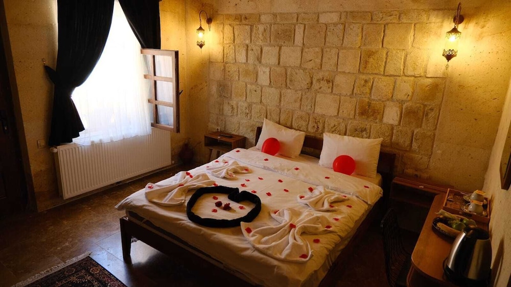 Lavinia Cappadocia Cave 39/50