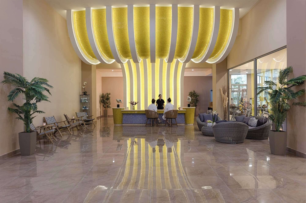 Atrium Platinum Luxury Resort 8/50