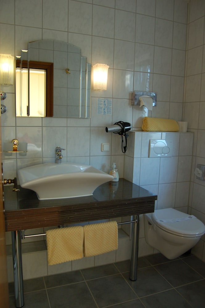Hotel Zur Linde 23/26