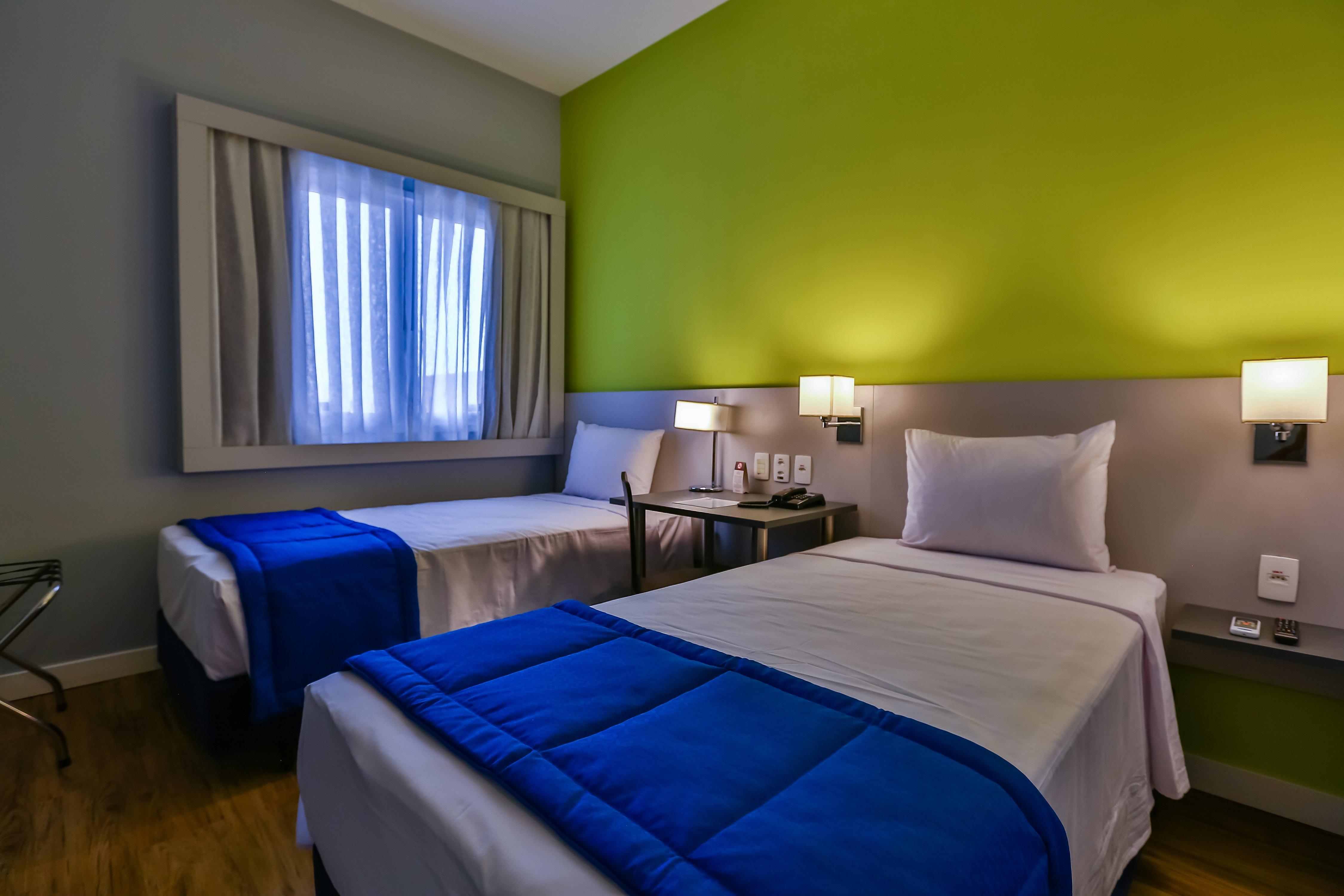 2 Bedrooms, Apartment, Street View