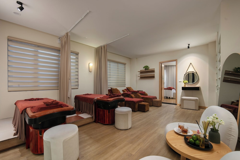 Paloma Hotel 33/51