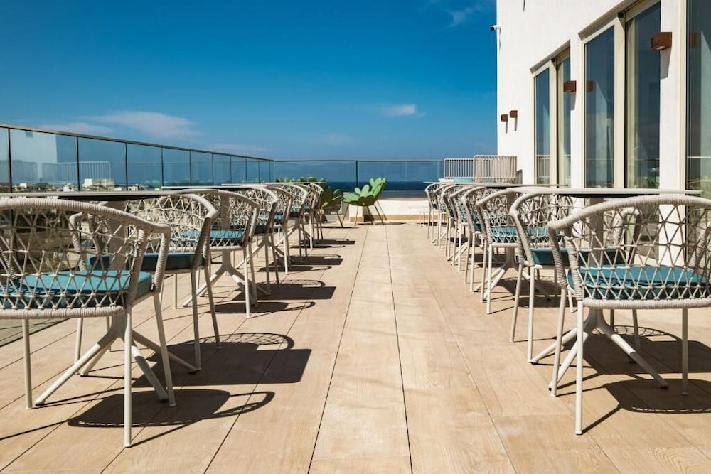 AC Hotel St. Julian's 28/40
